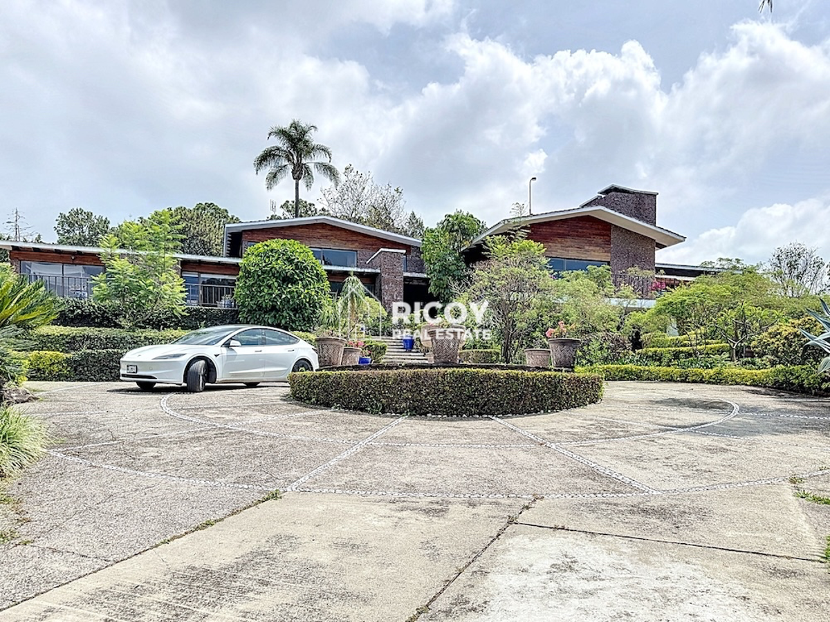 Casa en venta en Lomas de Ahuatepec, Cuernavaca — foto 1 de 55