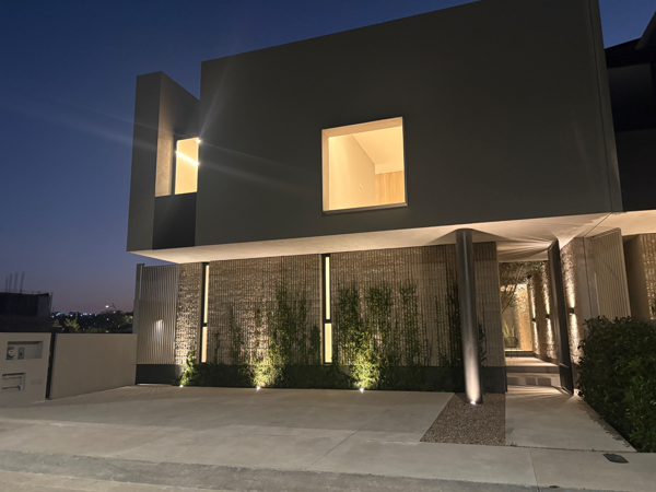 Casa en Venta en Cumbres del Lago, Juriquilla, Querétaro - Amplia y Moderna