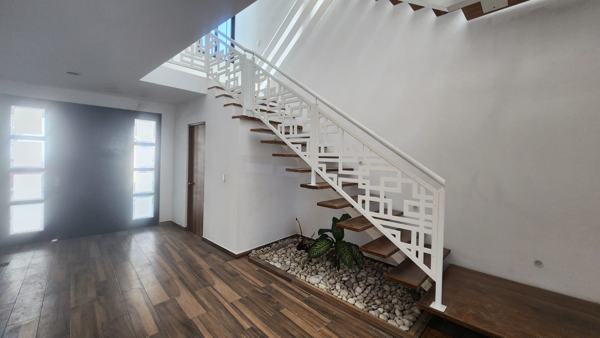 Casa en Venta en Lomas de Angelópolis II, San Andrés Cholula - Espaciosa y Bien Ubicada
