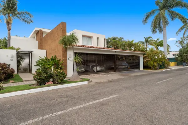 Hermosa casa en venta frente al Canal Náutico en Nuevo Vallarta