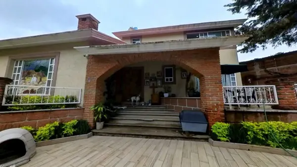 Hermosa y amplia residencia con bellos espacios verdes Hermosa y amplia residencia con bellos espacios verdes