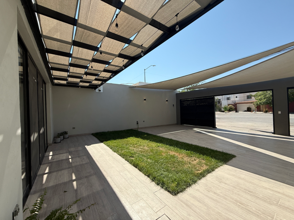 Town House de 3 Niveles, con Innovador diseño en Residencial Santa Bárbara