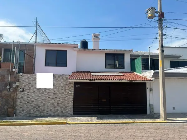 Casa en Venta en Fracc. Cerrado zona Zavaleta cerca de Universidades, Colegio, Hospitales