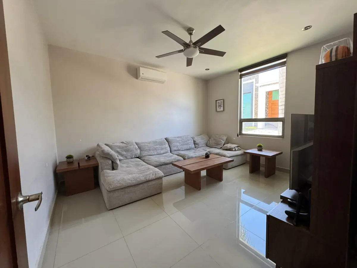 Vista 2 de Residencia en Venta con Amenidades en Las Trojes, Torreón