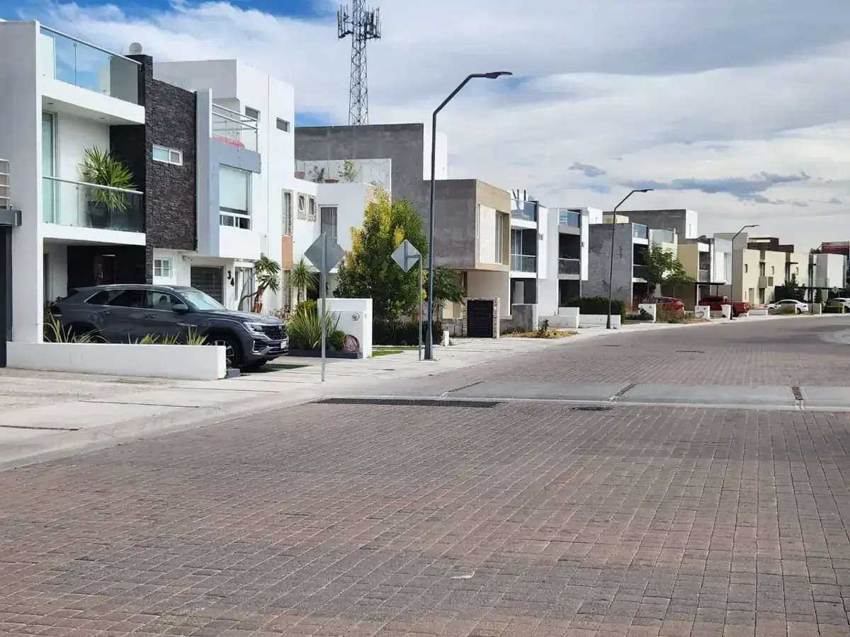 Casa en venta en Cañadas del Arroyo, Corregidora — foto 1 de 17