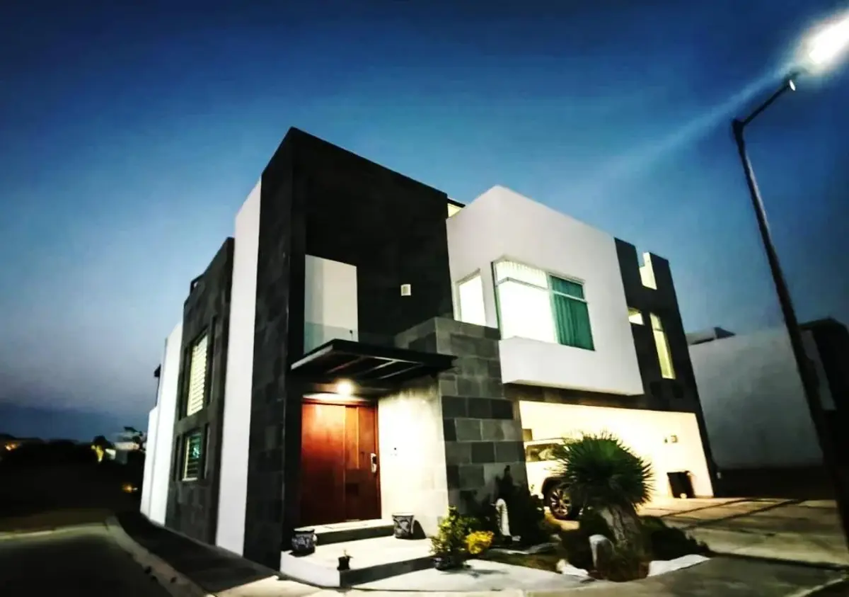Casa en venta en Lomas de Angelópolis II, San Andrés Cholula — foto 1 de 25