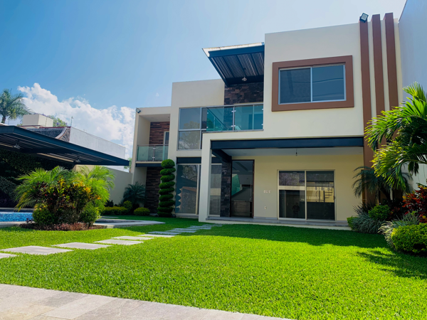 Casa Nueva con Alberca en Fracc Lomas de Vista Hermosa, Cuernavaca