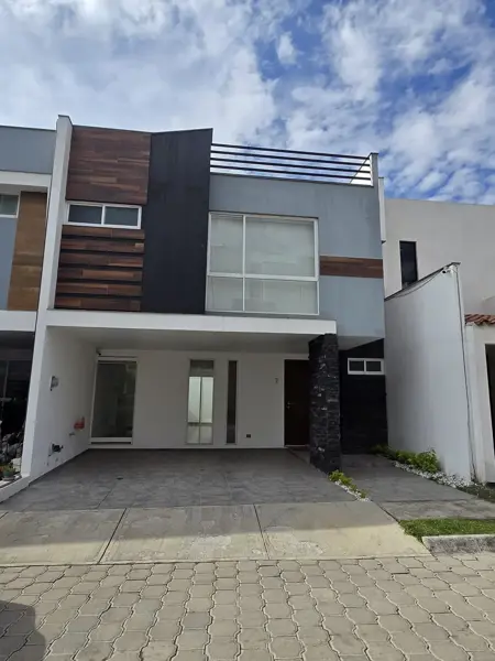Casa muy amplia en RENTA zona Cholula, atrás de Plaza San Diego entre Periférico y Forjadores