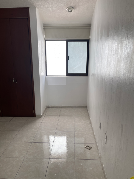 Casa en Venta de tres niveles en Camino Real, Zapopan.