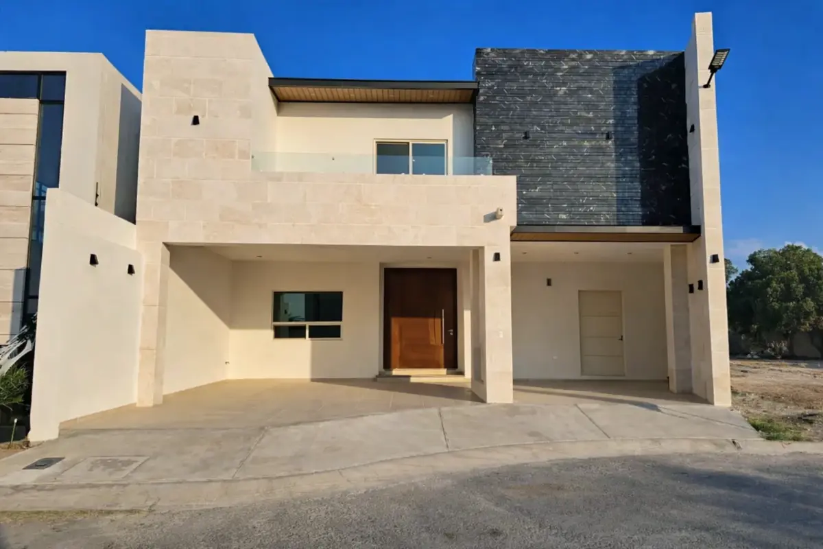 Casa en venta en Rincón de Alcántara, Saltillo — foto 1 de 24