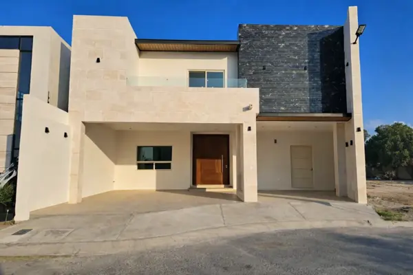 Vive en grande: residencia nueva con recámara en planta baja y área social abierta