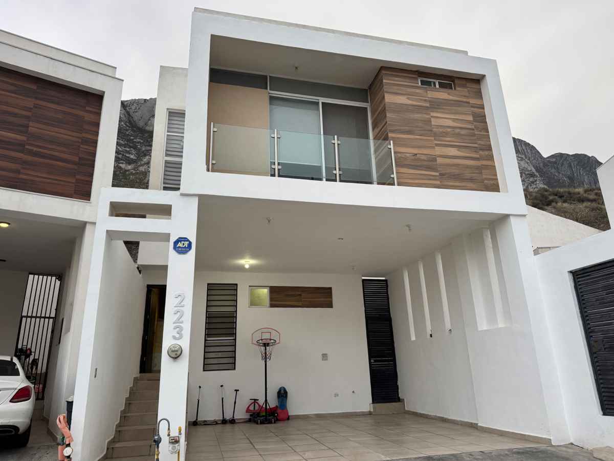 Casa en venta en Pedregal la Huasteca, Santa Catarina — foto 1 de 28
