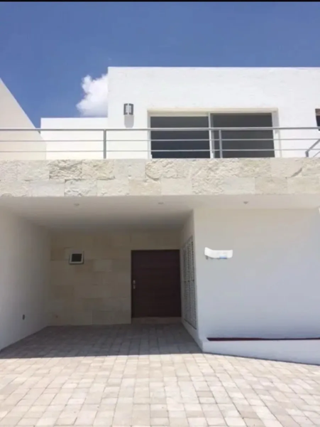 Bonita casa con acabados de lujo y una distribución buenisima en Cumbres de Lago