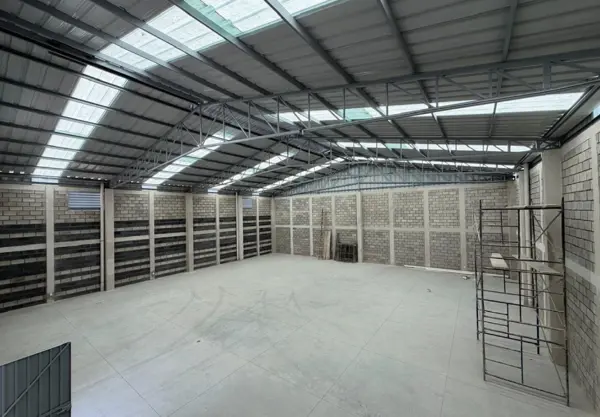 BODEGA EN RENTA EN LOS MANANTIALES, MORELIA