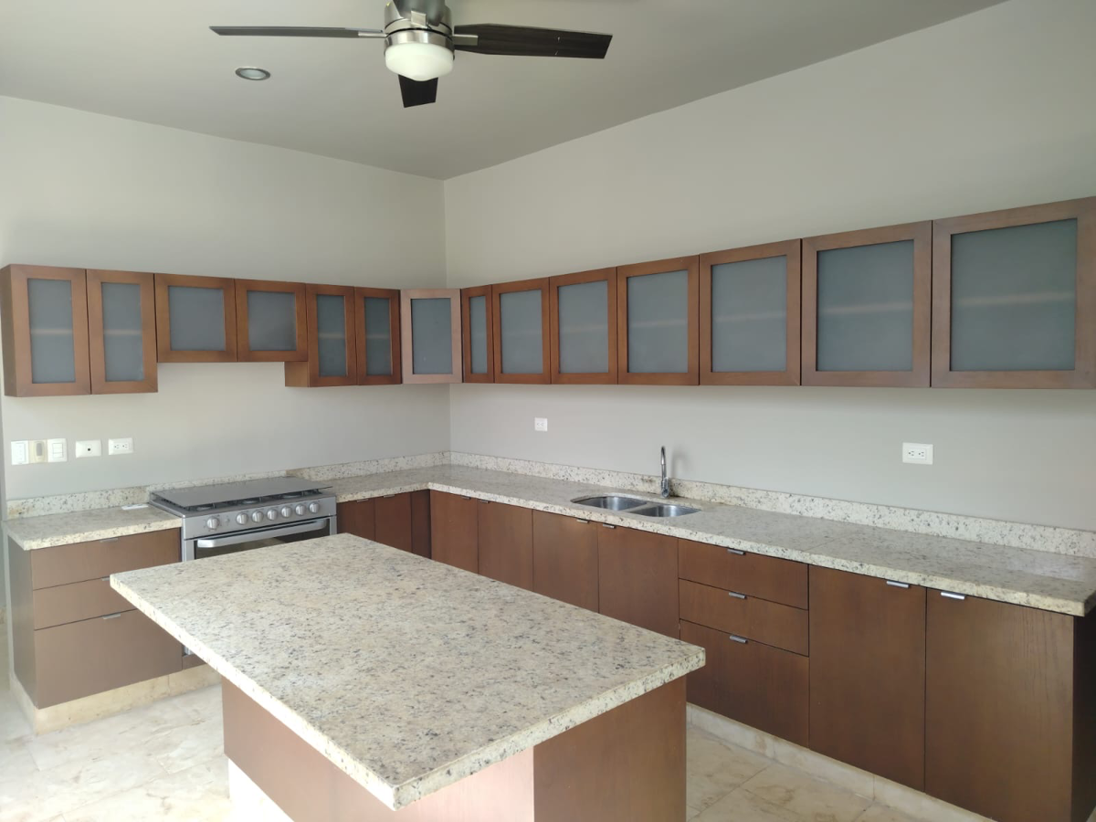 Casa en renta en Temozon Norte, Mérida — foto 1 de 13