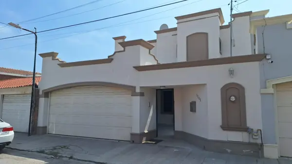 ¡VIVE CON ESTILO Y COMODIDAD EN SALTILLO! Casa AMUEBLADA en renta atrás del IMSS 2