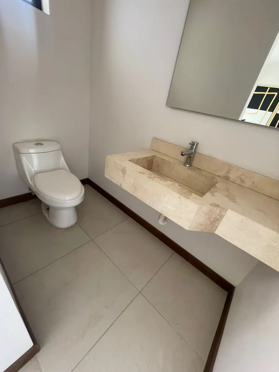 Vista 4 de CASA EN VENTA NOGALERA RESIDENCIAL