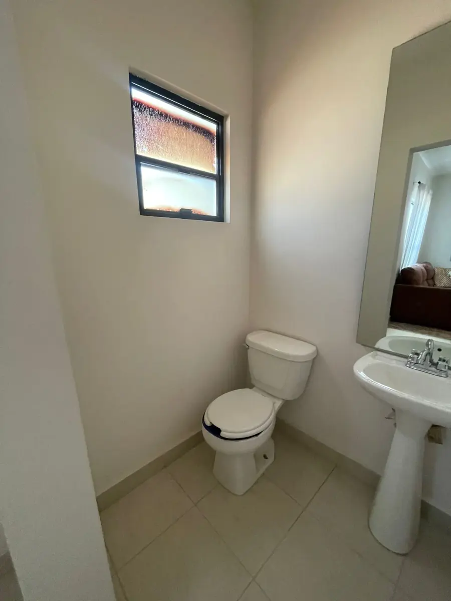 Vista 4 de Moderna Casa en Venta en Tabachines, Gómez Palacio