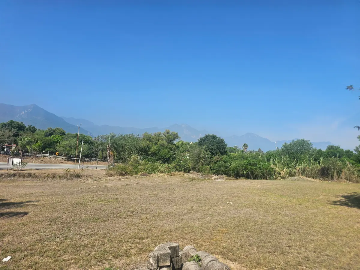Vista 2 de Terreno Comercial en Venta
Santiago, NL