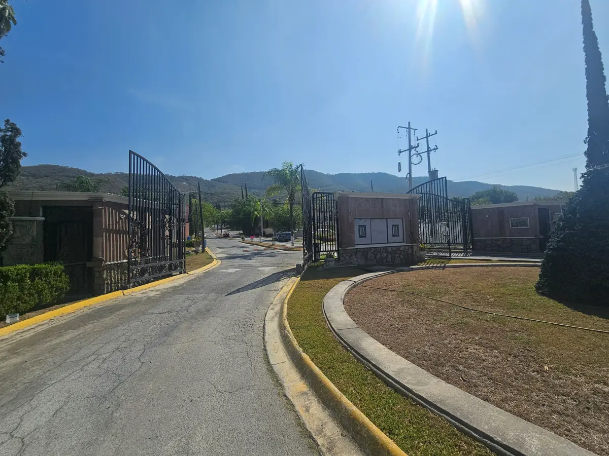 Vista 4 de Terreno Comercial en Venta
Santiago, NL