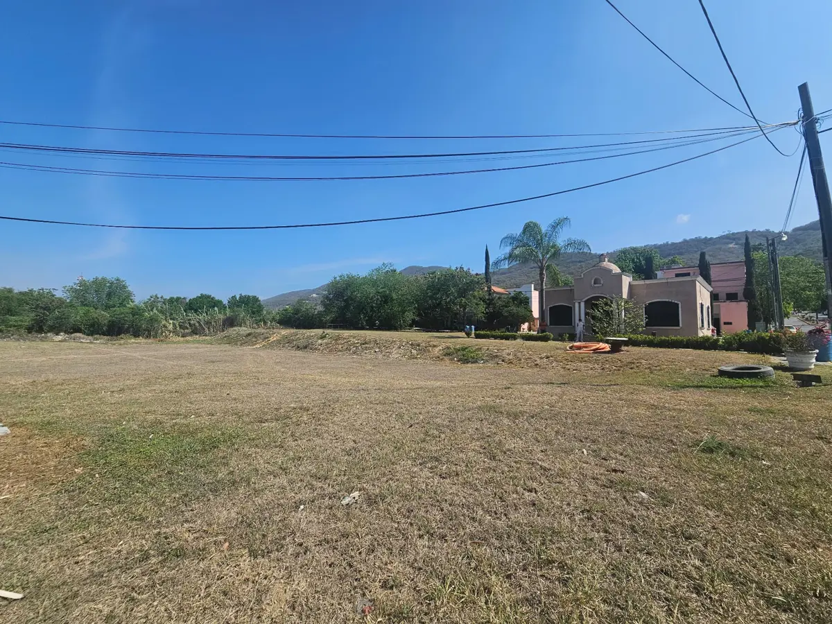 Terreno en venta en Bosques de las Lomas, Santiago — foto 1 de 7