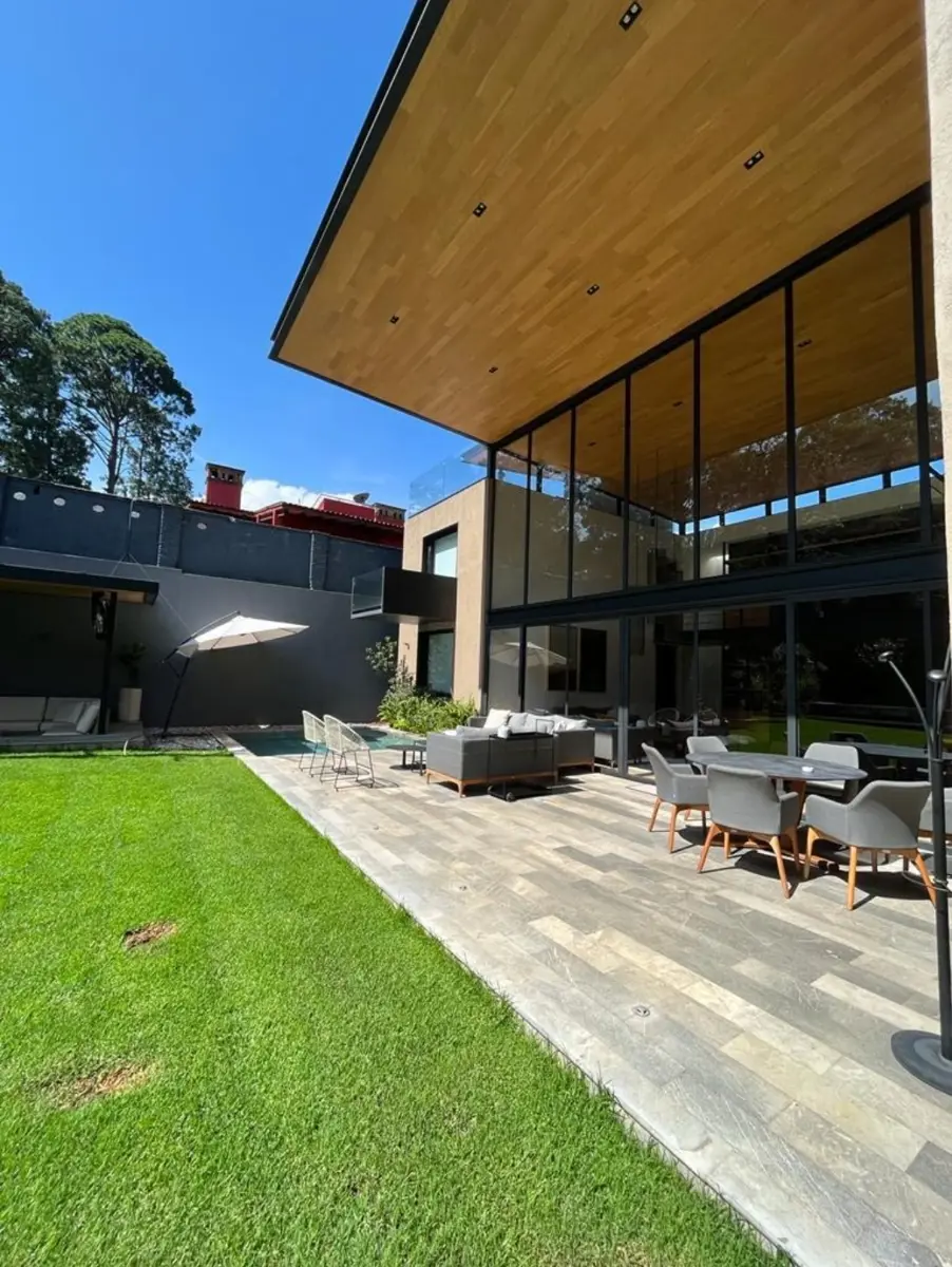 Casa en venta en Avandaro, Valle de Bravo — foto 1 de 31