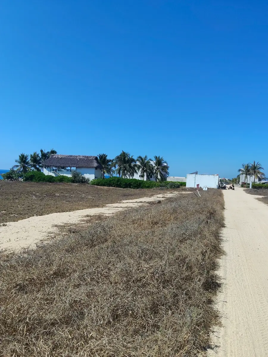 Terreno en venta en Bajos de Chila Centro, San Pedro Mixtepec -Dto. 22 - — foto 1 de 16