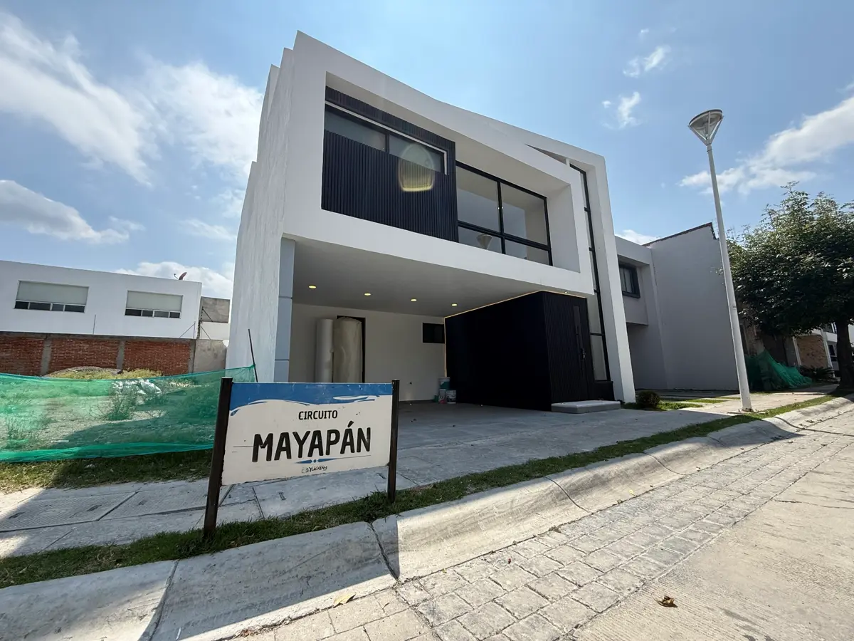 Casa en venta en Lomas de Angelópolis, San Andrés Cholula — foto 1 de 43