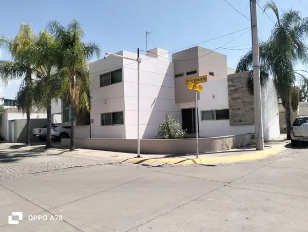 Casa en Venta en Reserva San Cristóbal, Jesús María: Espacios Amplios y Doble Altura