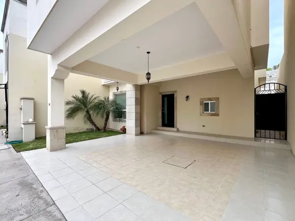Casa en venta en Residencial Senderos, Torreón — foto 2 de 31