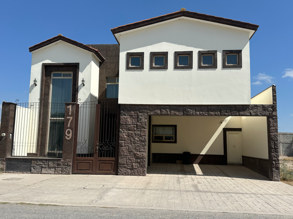 Casa en VENTA en Las Trojes, Torreón: Espaciosa y Bien Ubicada Casa en VENTA en Las Trojes, Torreón: Espaciosa y Bien Ubicada