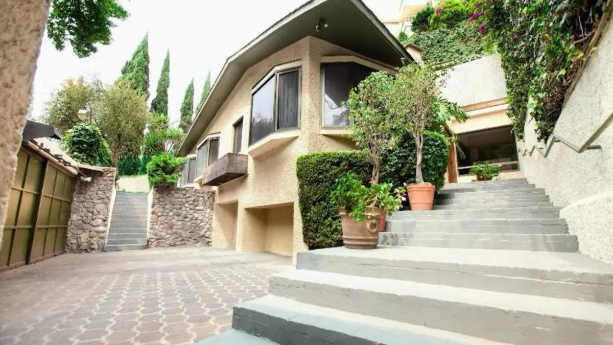 CASA EN VENTA EN BOSQUE DE LAS LOMAS CASA EN VENTA EN BOSQUE DE LAS LOMAS