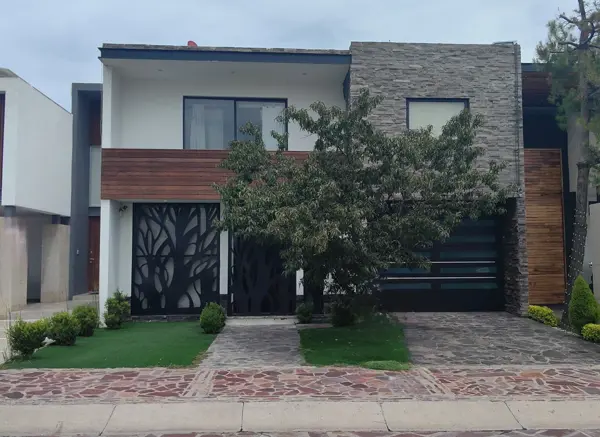 Hermosa Residencia con alberca en venta en la Campiña del Bosque