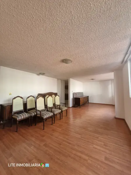 VENDO  DEPARTAMENTO SUPER AMPLIO EN AV. REVOLUCION!!!!!