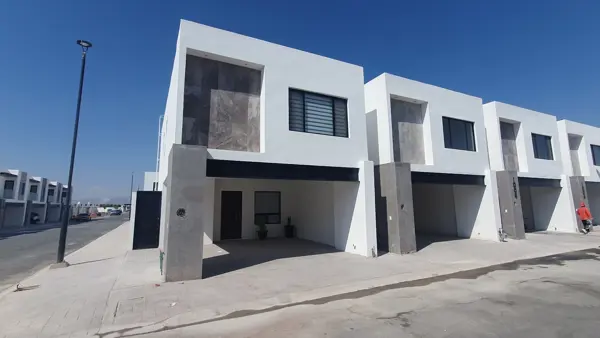 CASA EN VENTA – PROPIEDAD EQUIPADA CON AMPLIO PATIO Y AMENIDADES CASA EN VENTA – PROPIEDAD EQUIPADA CON AMPLIO PATIO Y AMENIDADES