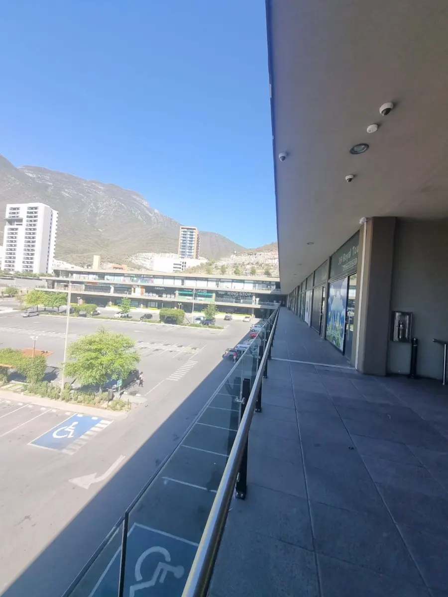 Local en renta en Colinas de San Jeronimo, Monterrey — foto 1 de 6