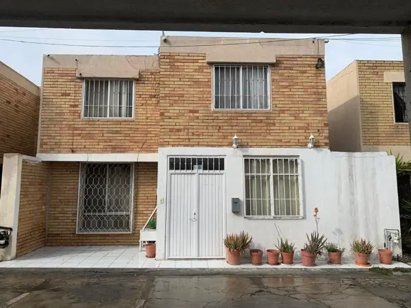 Recámara amueblada compartida para estudiante (4 hombres), en renta, en colonia República Oriente.