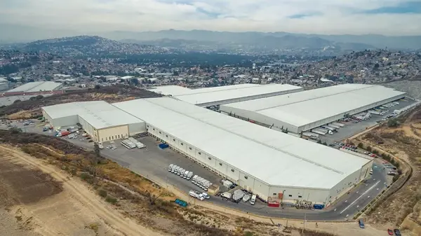 Nave Industrial en Tlalnepantla | Andenes + Altura + Logística — foto 1 de 8