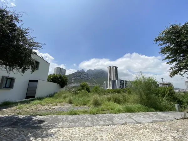 TERRENO RESIDENCIAL EN VENTA ZONA VALLE PONIENTE SANTA CATARINA