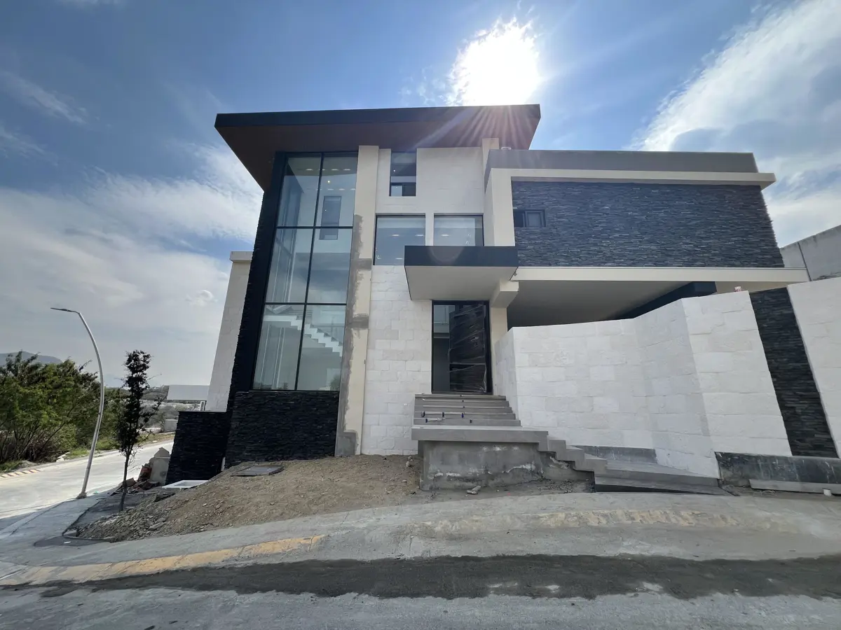 Casa en venta en Sierra Alta, Monterrey — foto 1 de 39