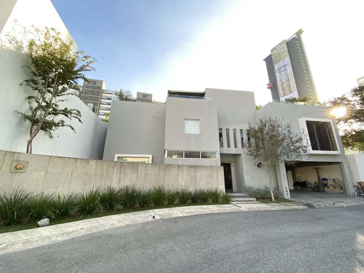 Casa en venta en Las Montañas, Santa Catarina — foto 1 de 35