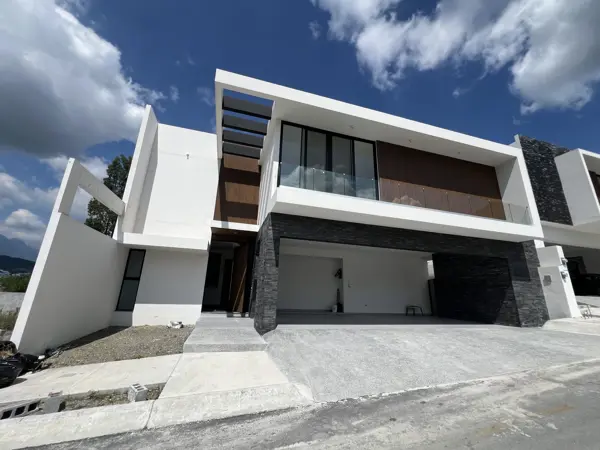 CASA EN VENTA PEDREGAL DE LA MONTAÑA ZONA CARRETERA NACIONAL MONTERREY