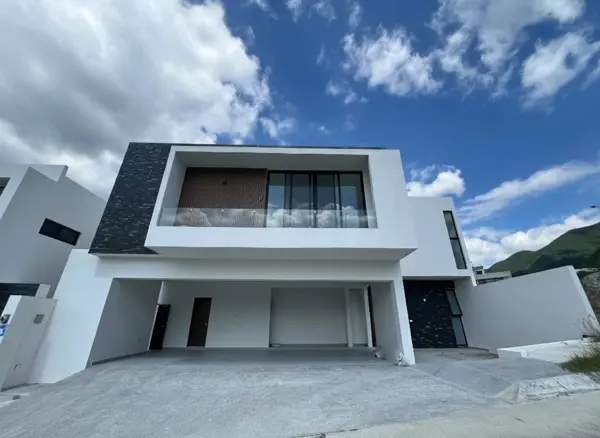 CASA EN VENTA PEDREGAL DE LA MONTAÑA ZONA CARRETERA NACIONAL MONTERREY