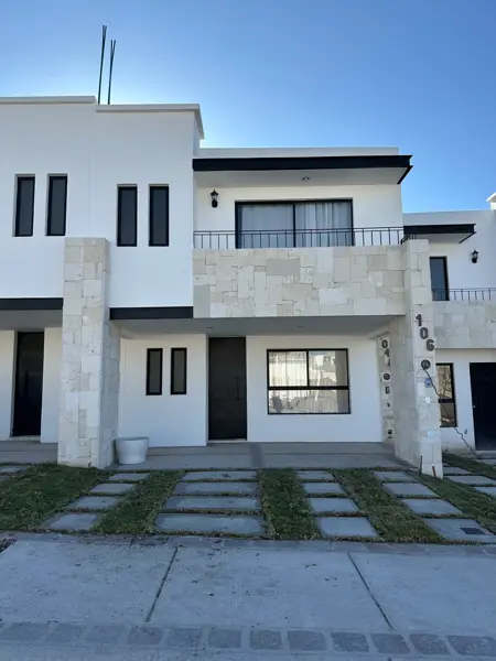Casa con Diseño Vanguardista en Venta en León, Salida a San Pancho