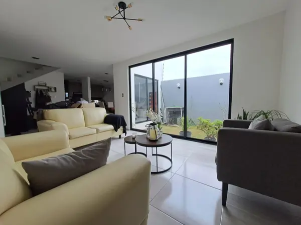 Magnifica y Moderna Casa en Venta, la Radial Zona Residencial de Lujo