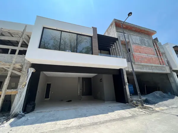 CASA EN VENTA BRISAS DEL VERGEL ZONA CARRETERA NACIONAL MONTERREY