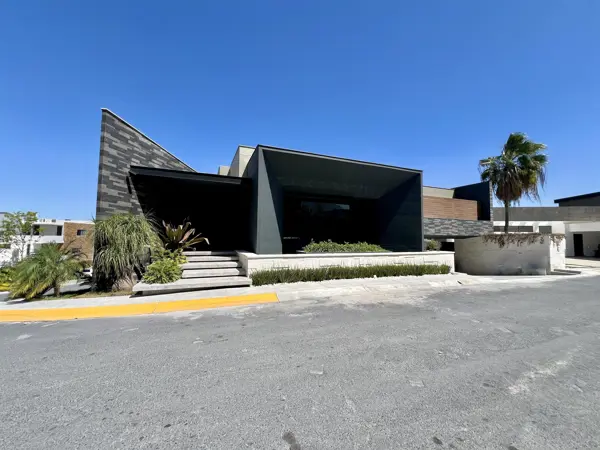 Casa en Venta Sierra Alta 9no Sector Zona Carretera Nacional Monterrey