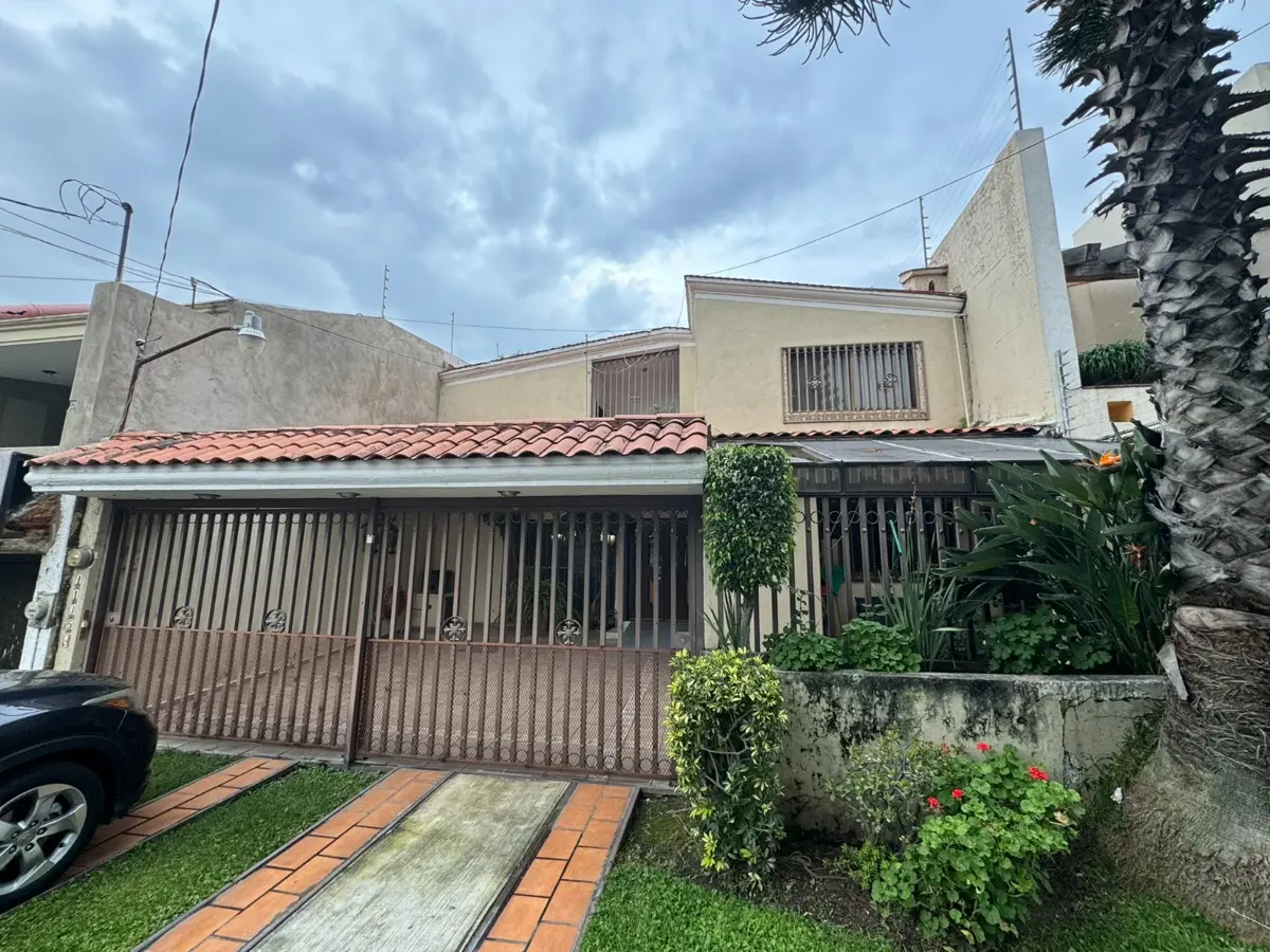 Casa en venta en Jardines Del Sol, Zapopan — foto 1 de 15