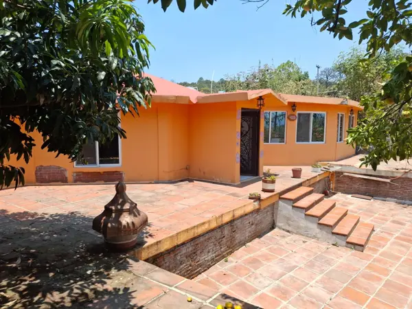 VENTA DE CASA AMUEBLADA UNIVEL  COMO TERRENO CON VIGILANCIA TIPO CABAÑA , ZONA NORTE