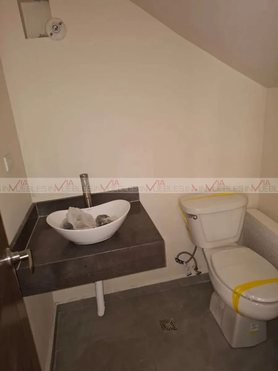 Casa en venta en Santoral, García — foto 1 de 10